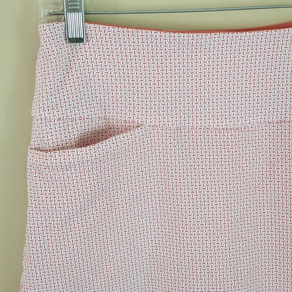 Small S.C.&Co. Coral Pink And White Pull On Skort Golf